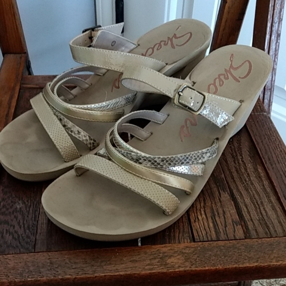 Women's Size 11 Skechers Sandals